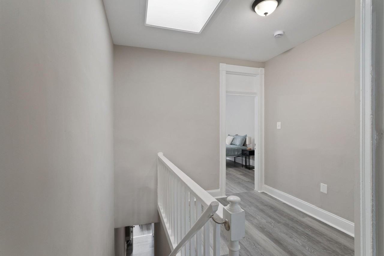 E 25th St - Photo 4 of 11