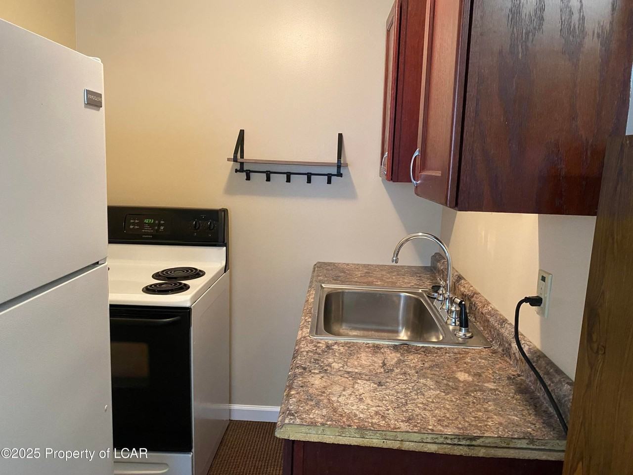 118 1/2 Parke St - Photo 3 of 12