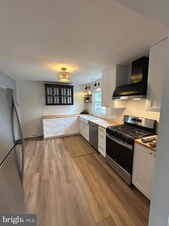 351 Fayann Ct - Photo 2 of 27