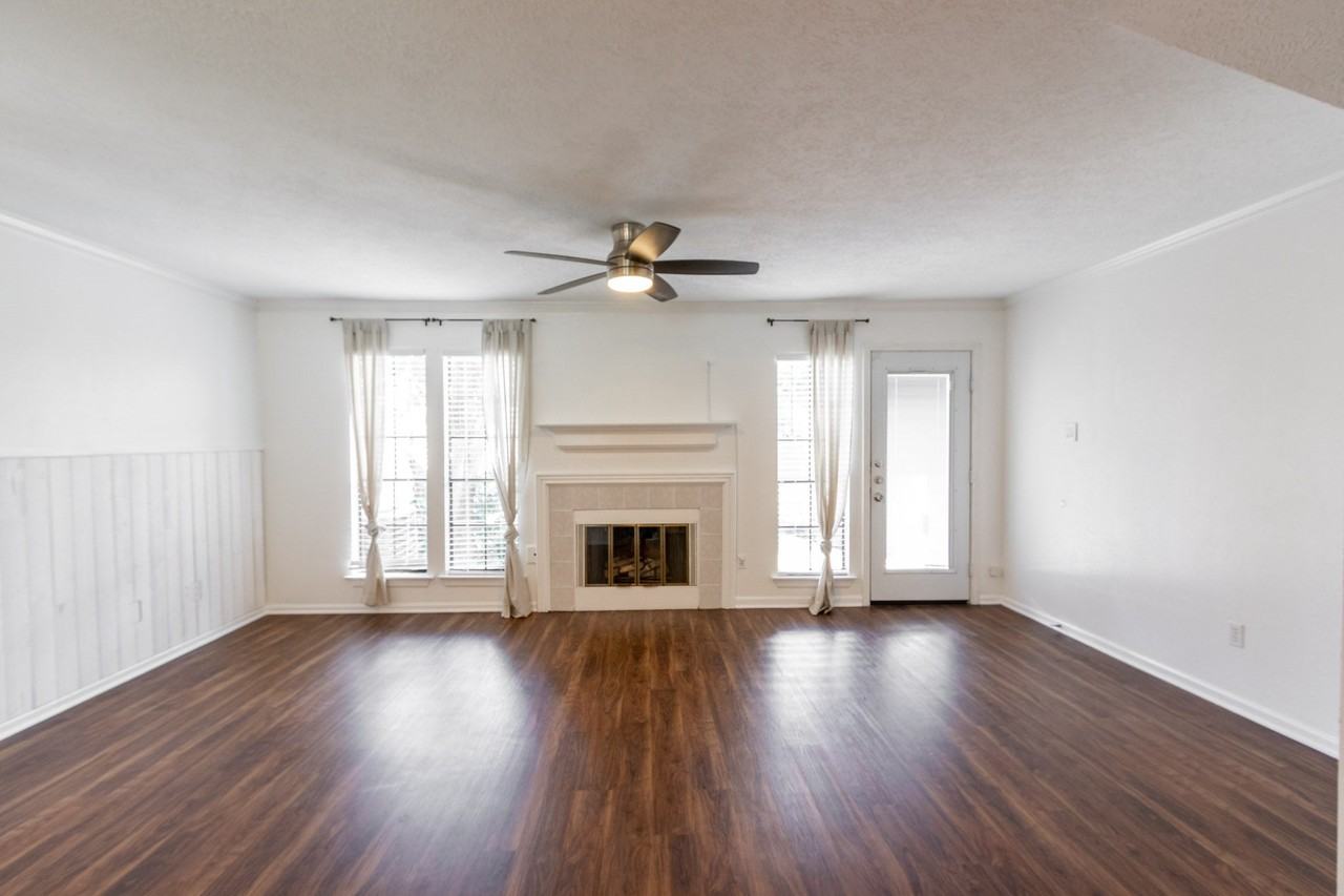 17283 Saturn Ln - Photo 3 of 44