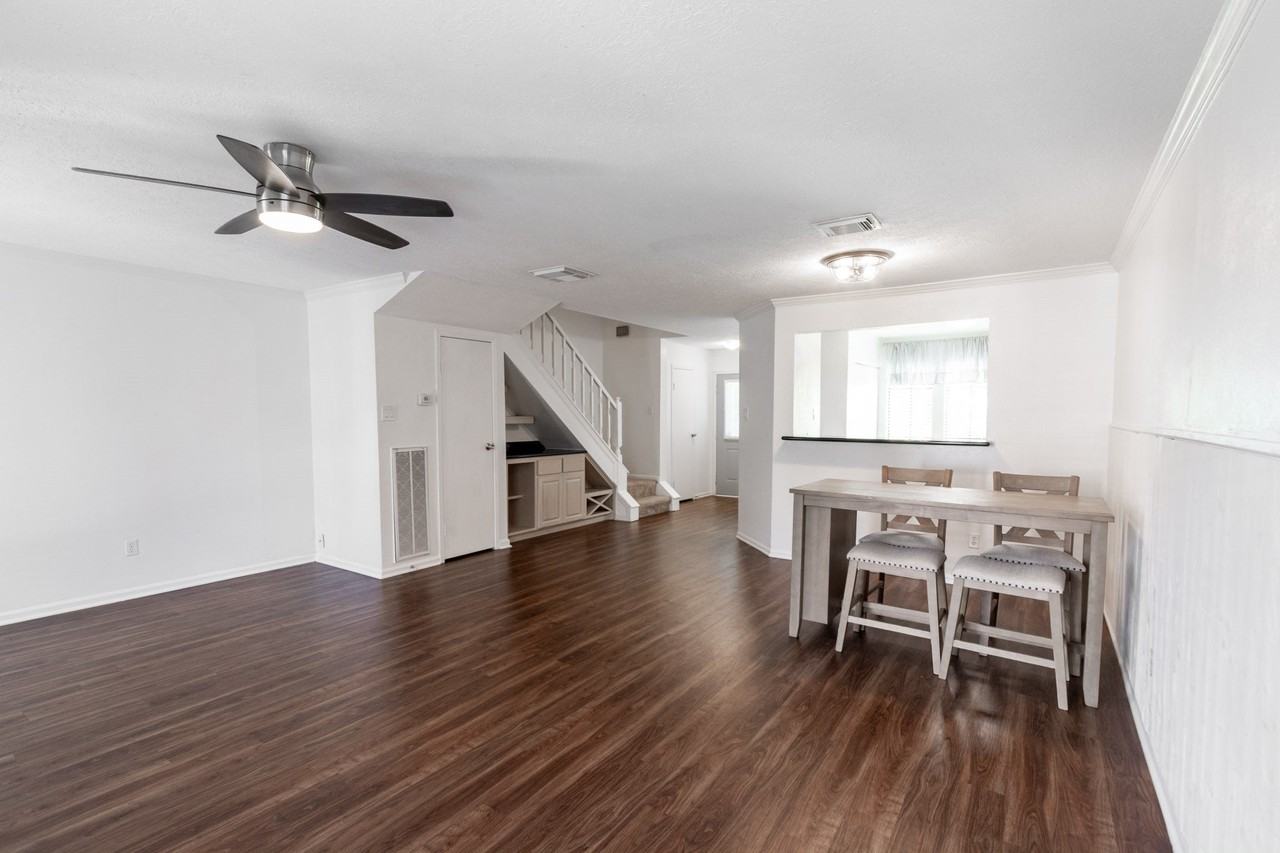 17283 Saturn Ln - Photo 4 of 44