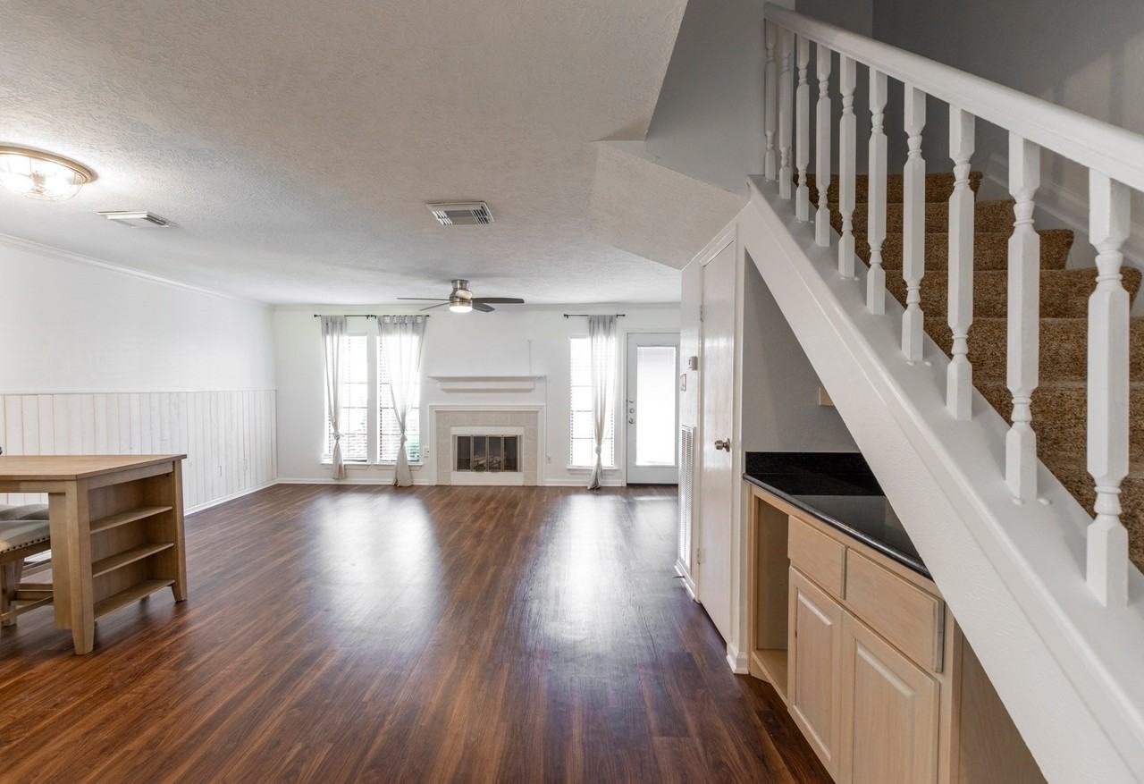 17283 Saturn Ln - Photo 5 of 44