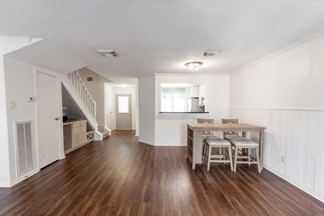 17283 Saturn Ln - Photo 7 of 44