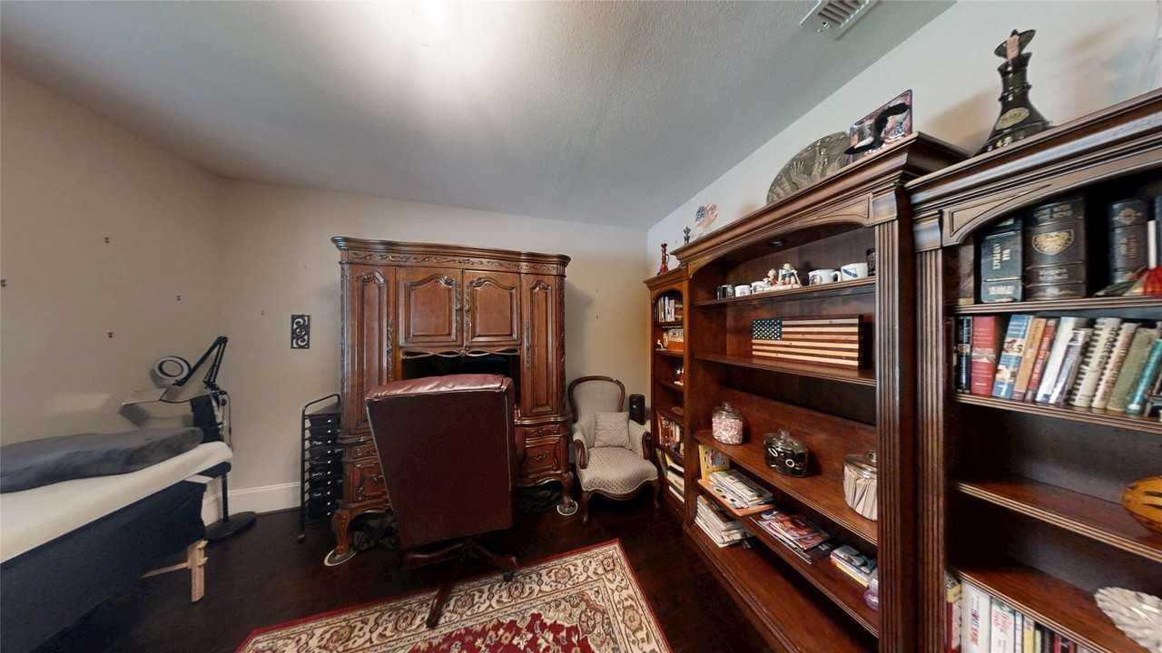 14527 Hampton Green Ln - Photo 4 of 42