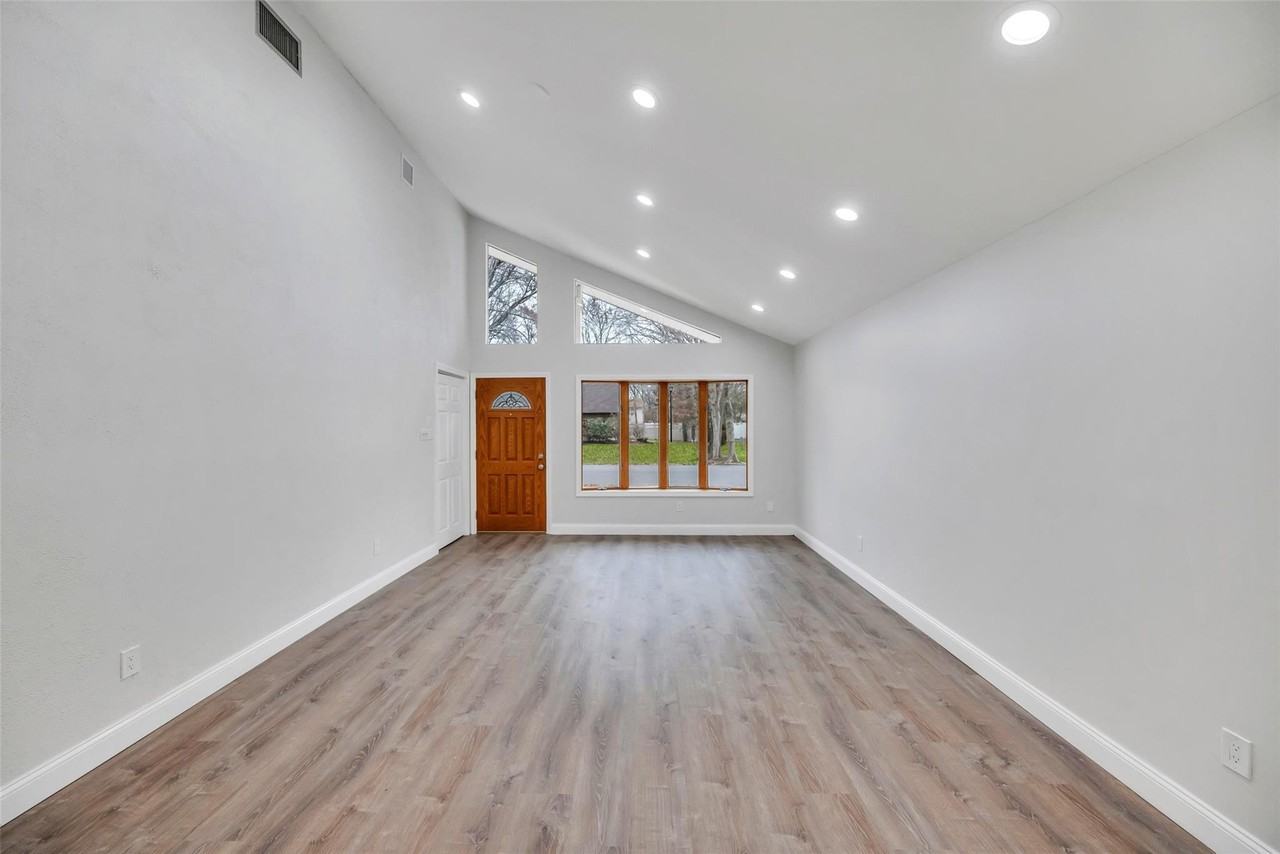 145 Sequoia Dr - Photo 2 of 25