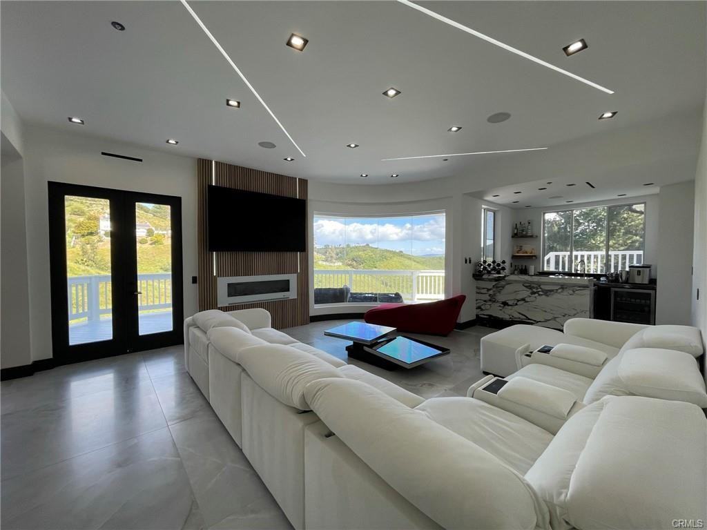 70 Dapplegray Rd - Photo 3 of 8