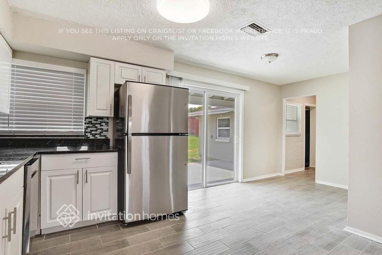 3401 Paris Pl - Photo 5 of 19