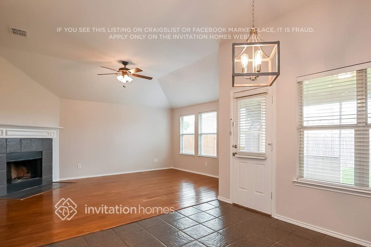 1023 Concan Drive - Photo 3 of 16