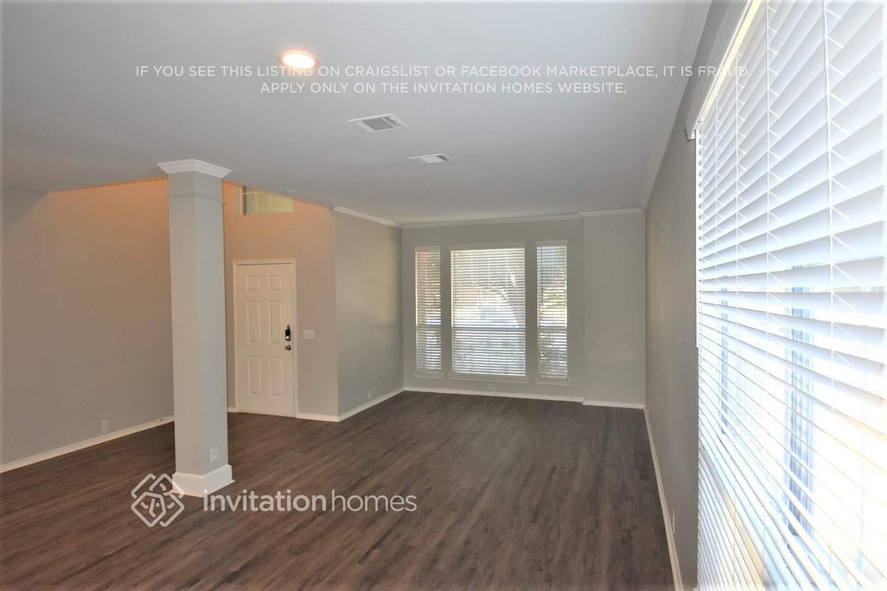 10005 Jessica St - Photo 3 of 17