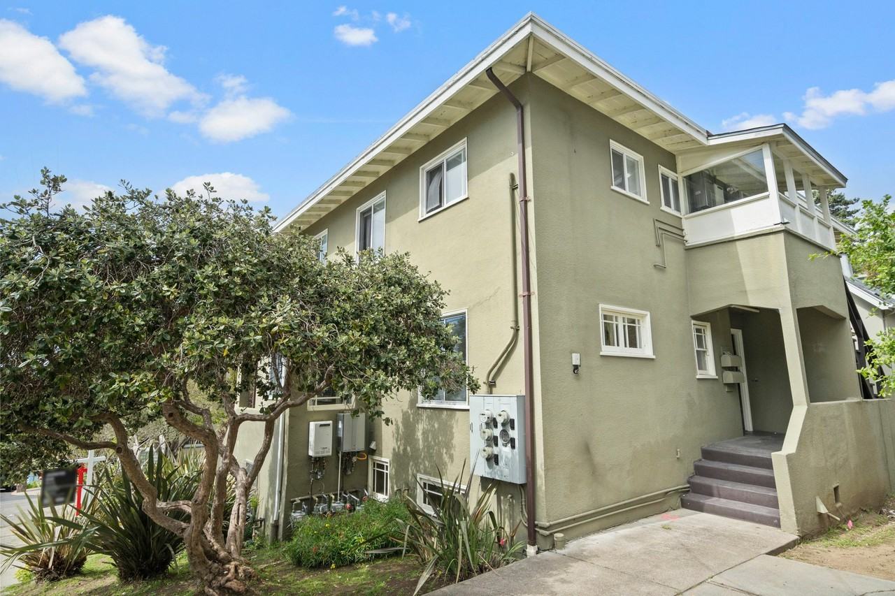 2605 Virginia St - Photo 3 of 24