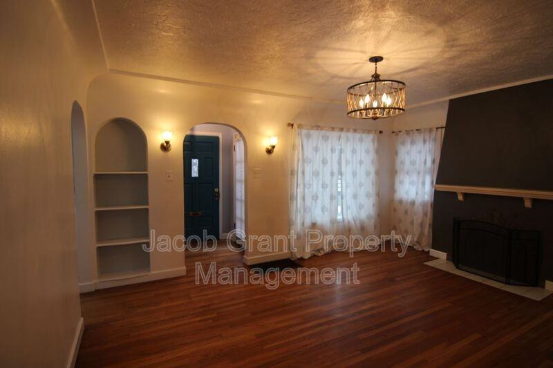 164 E 13th St - Photo 4 of 15