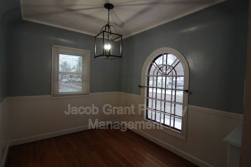 164 E 13th St - Photo 5 of 15