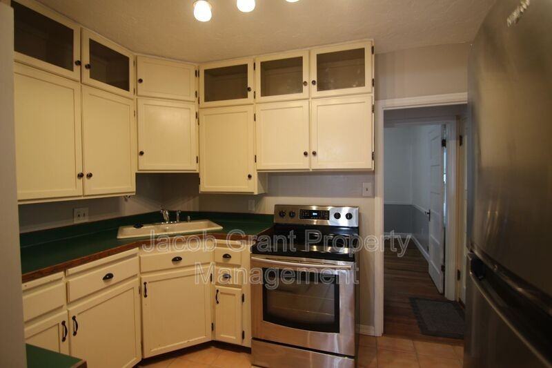 164 E 13th St - Photo 6 of 15