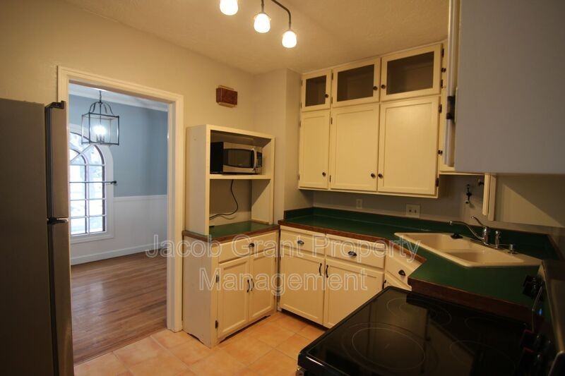 164 E 13th St - Photo 7 of 15
