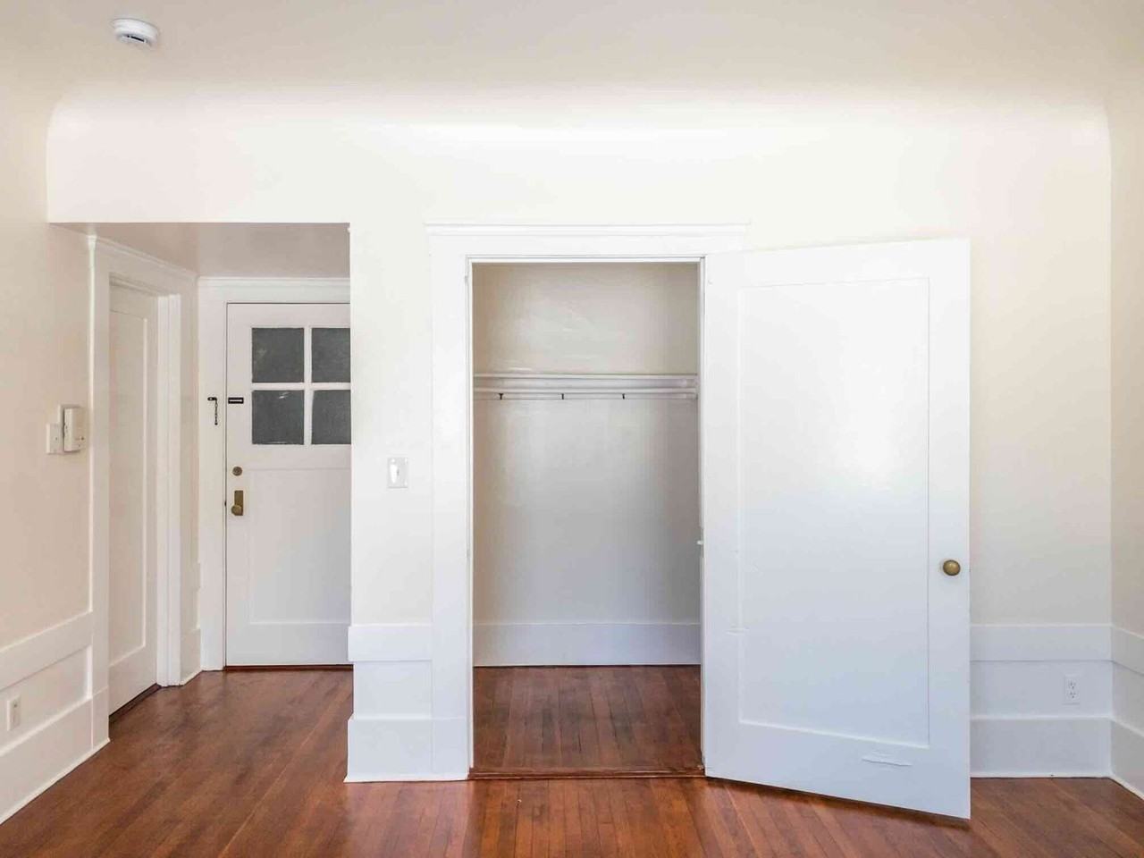 1009 B St #17 - Photo 3 of 19