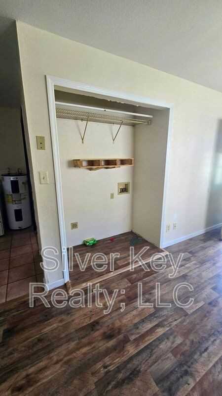 2335 Hwyn - Photo 3 of 6