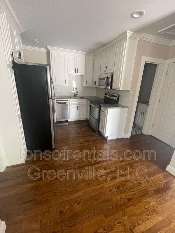 10 Traynham St #B - Photo 3 of 7