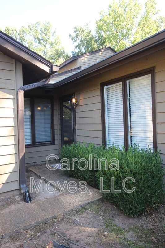 324 Skylark Cir