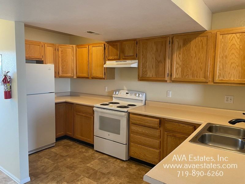 180 E Spaulding Ave - Photo 3 of 11