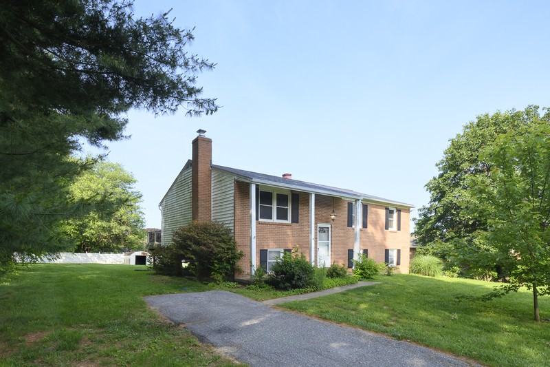 102 Roosevelt Rd - Photo 3 of 33