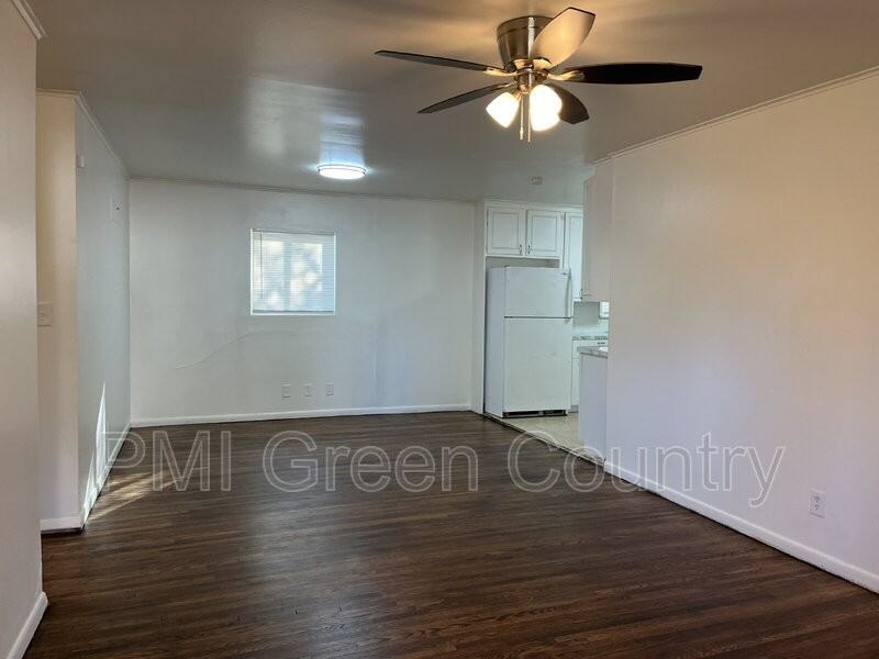 1524 E 53rd St N - Photo 3 of 18