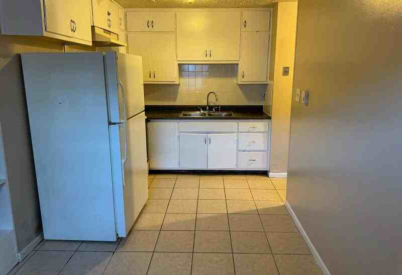 2826 S Pennsylvania St #B17 - Photo 2 of 6