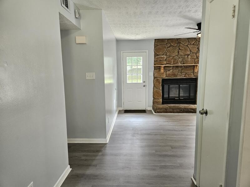 1911 Wordsworth Dr - Photo 2 of 17