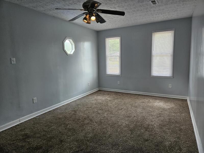 1911 Wordsworth Dr - Photo 4 of 17