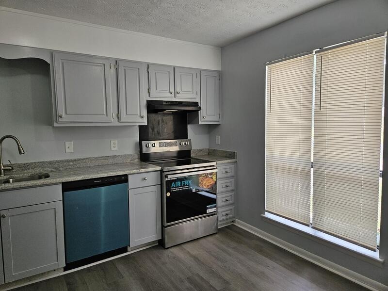 1911 Wordsworth Dr - Photo 6 of 17