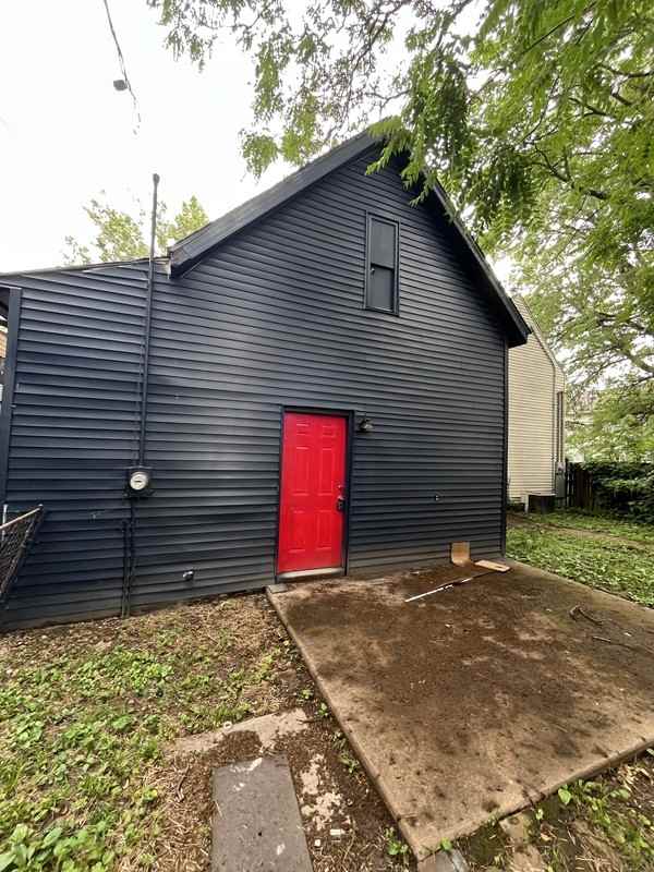 1113 W Delaware St - Photo 2 of 10