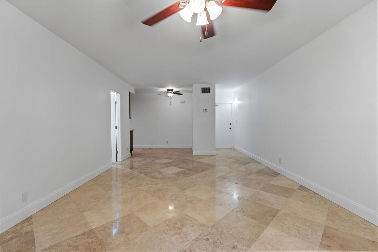 2424 Se 17th St - Photo 6 of 31