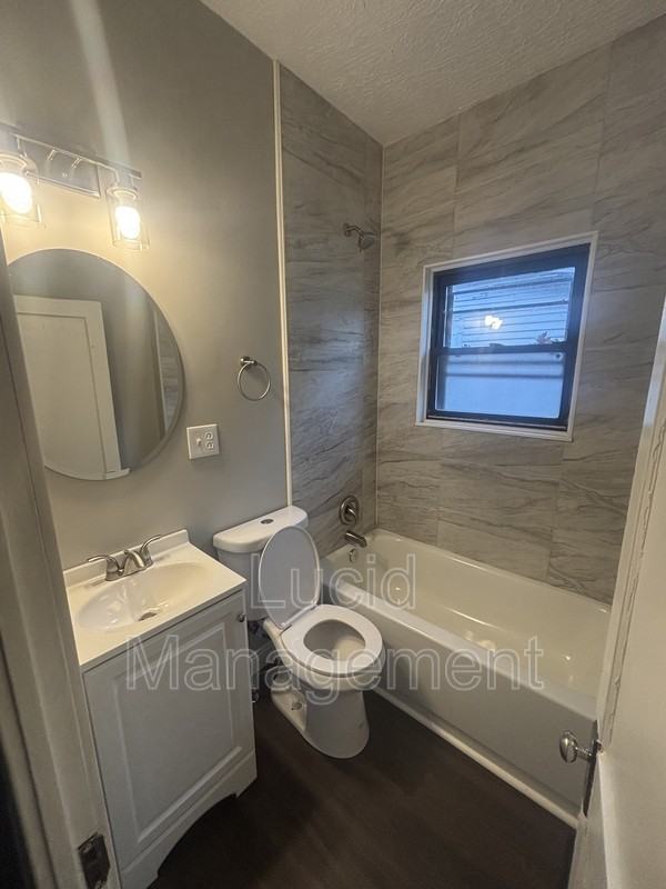 1029 Queen Ave - Photo 3 of 8