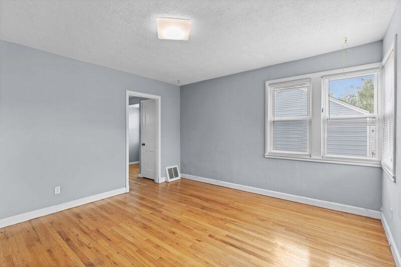 7711 Brocton Ct - Photo 3 of 14