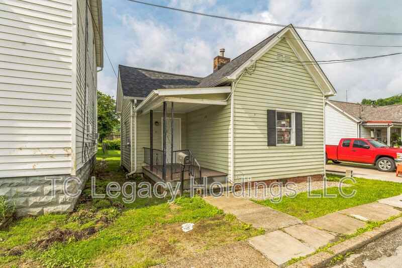 127 Denham St - Photo 3 of 16