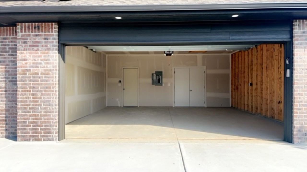 Lynndale - Photo 2 of 16