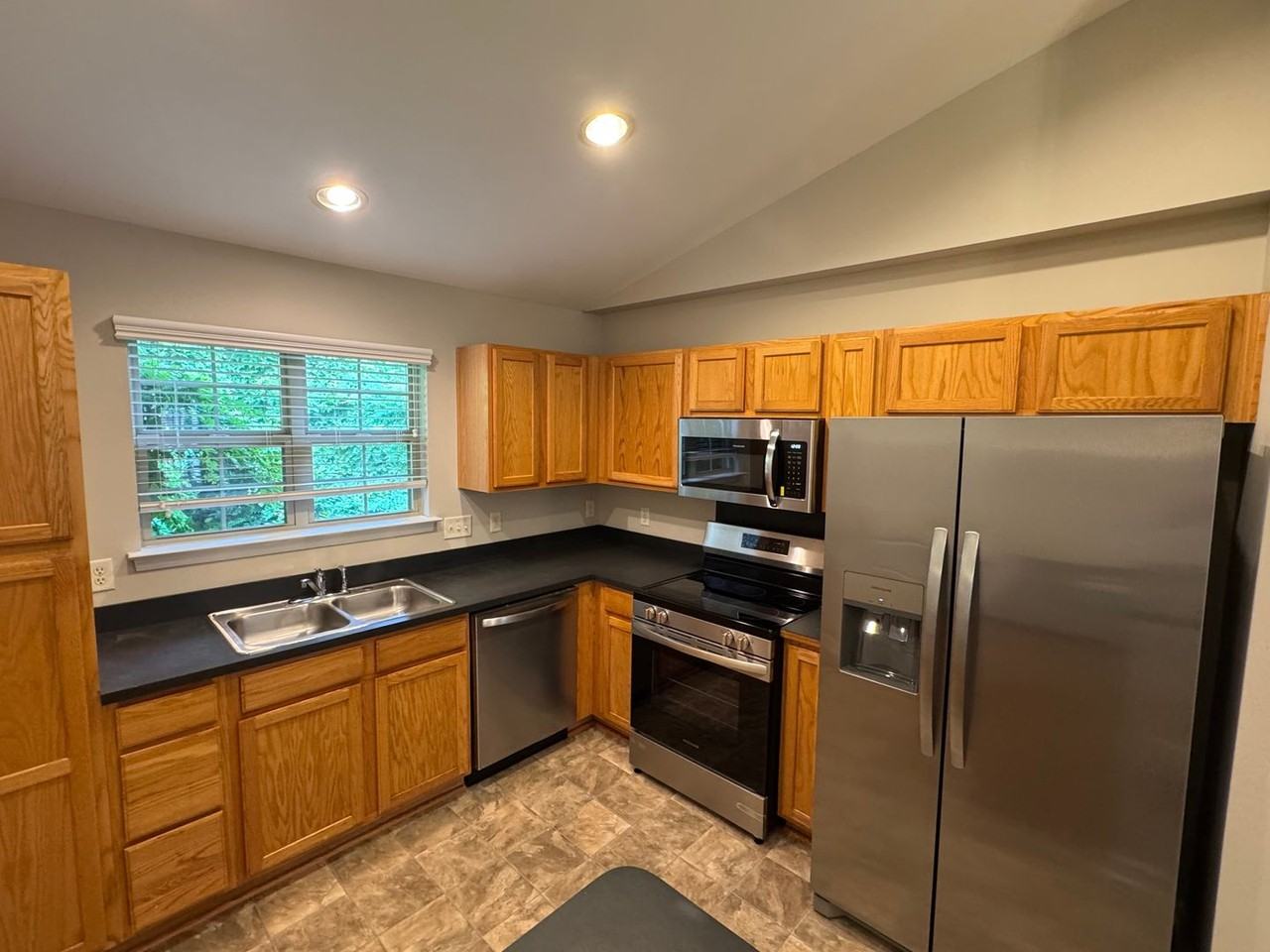 7333 Michaels Landing Dr - Photo 3 of 15