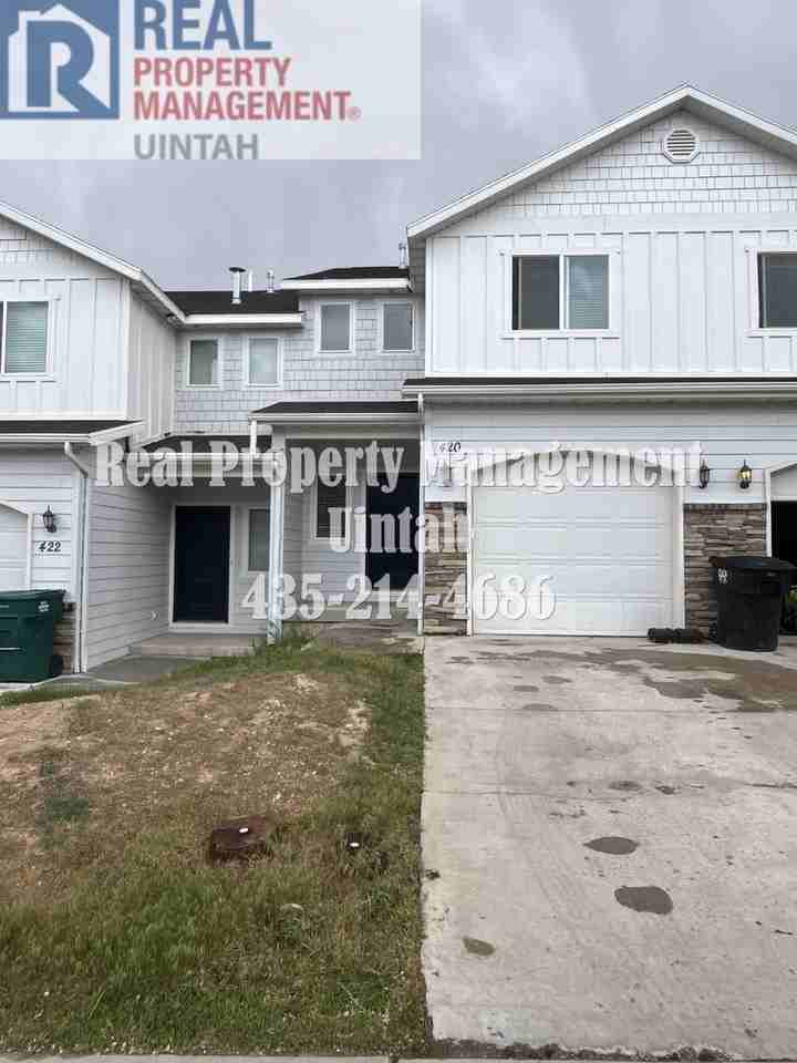 420 E Red Fox Ln - Photo 2 of 16