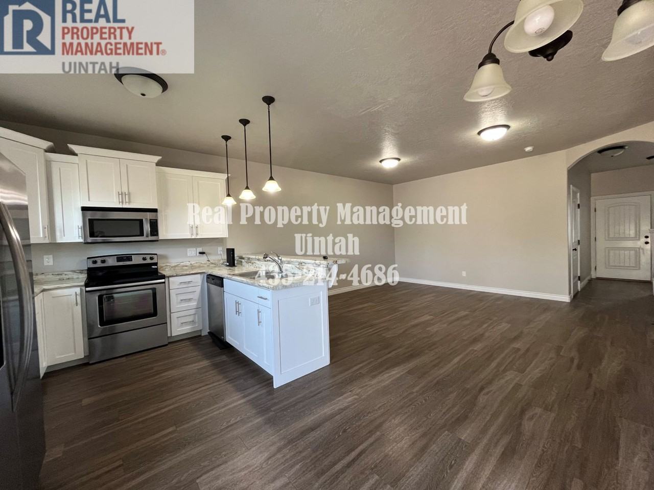 420 E Red Fox Ln - Photo 4 of 16