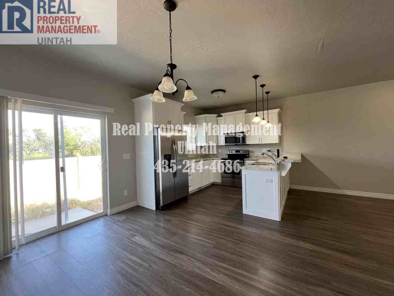 420 E Red Fox Ln - Photo 5 of 16