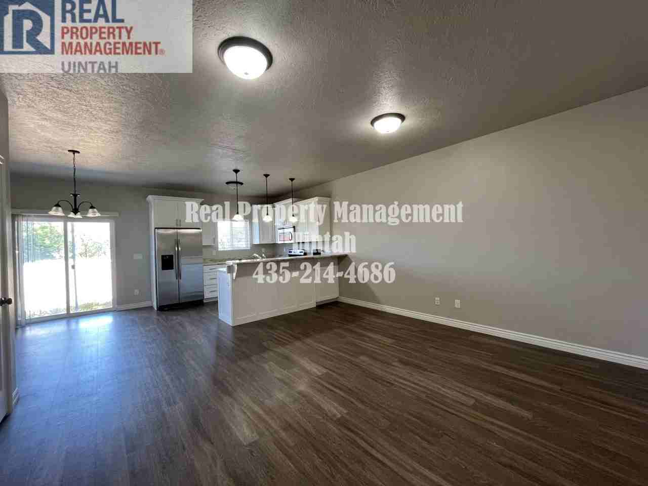 420 E Red Fox Ln - Photo 7 of 16