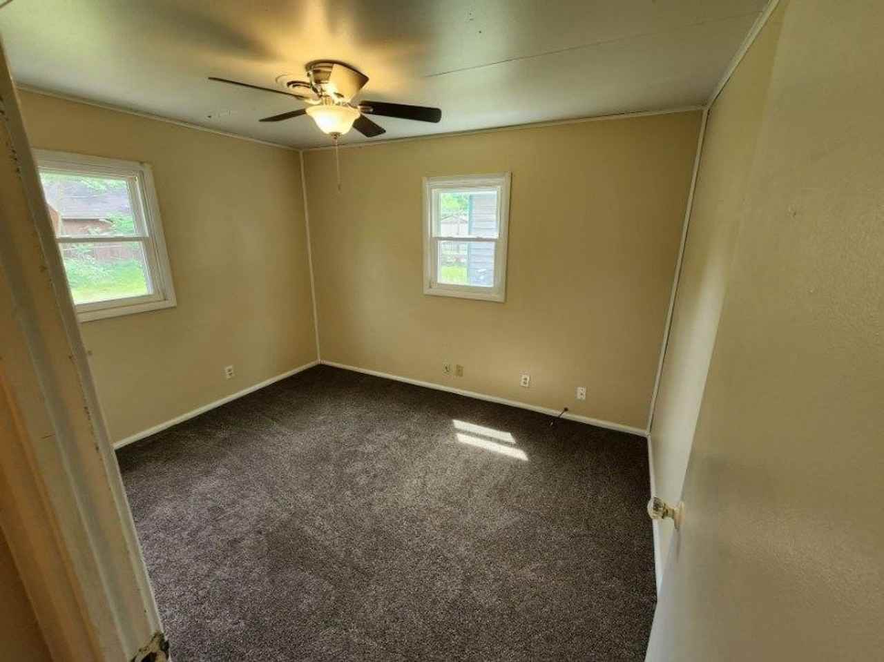 1088 Eastview Dr - Photo 5 of 5