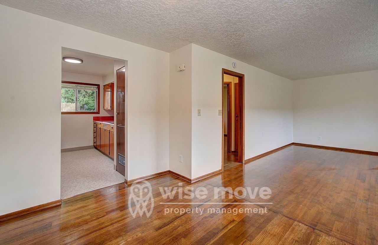 2605 E Mill Plain Blvd #4 - Photo 6 of 21
