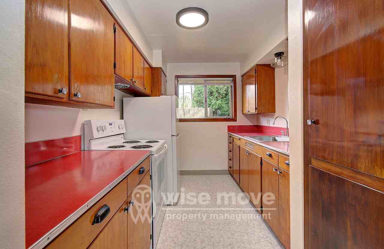 2605 E Mill Plain Blvd #4 - Photo 7 of 21