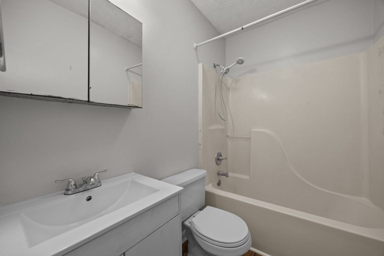 54 Rolling Springs Dr - Photo 6 of 32