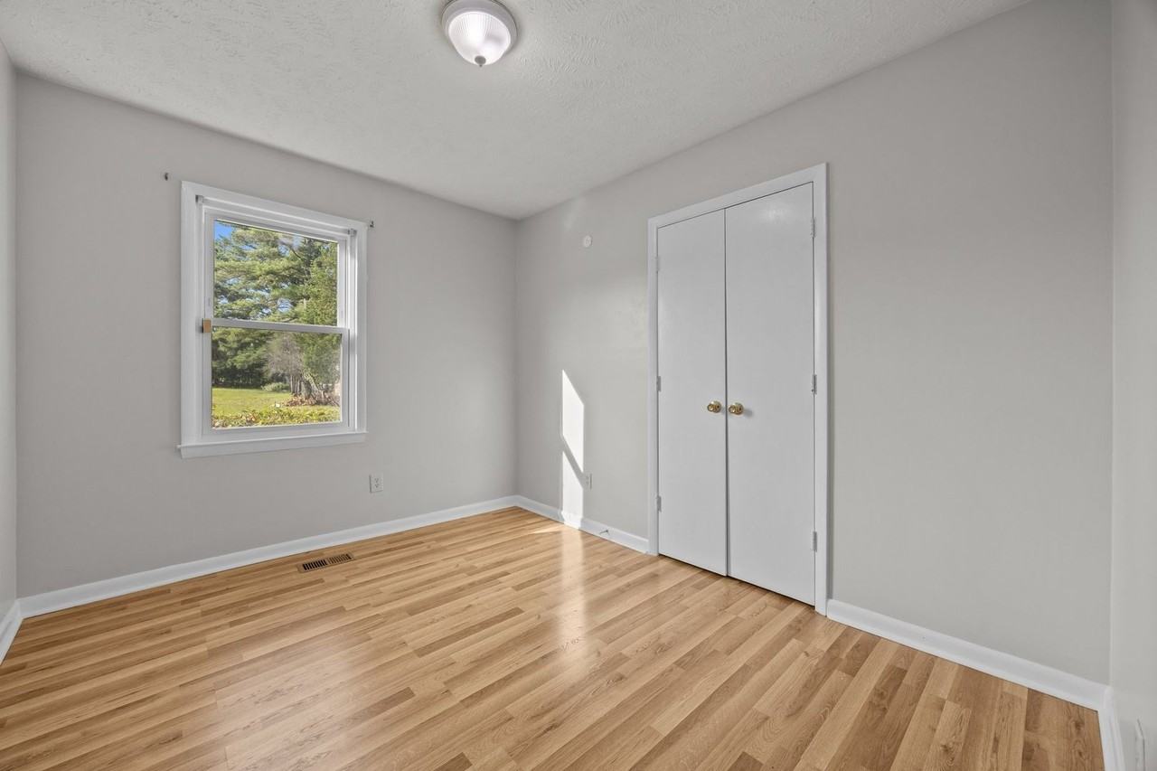 54 Rolling Springs Dr - Photo 7 of 32