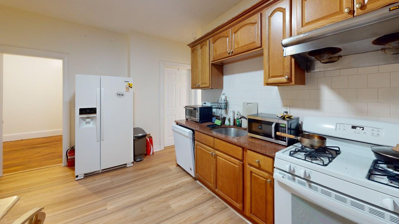 19 Newport St, Boston, MA 02125 - Photo 7 of 37