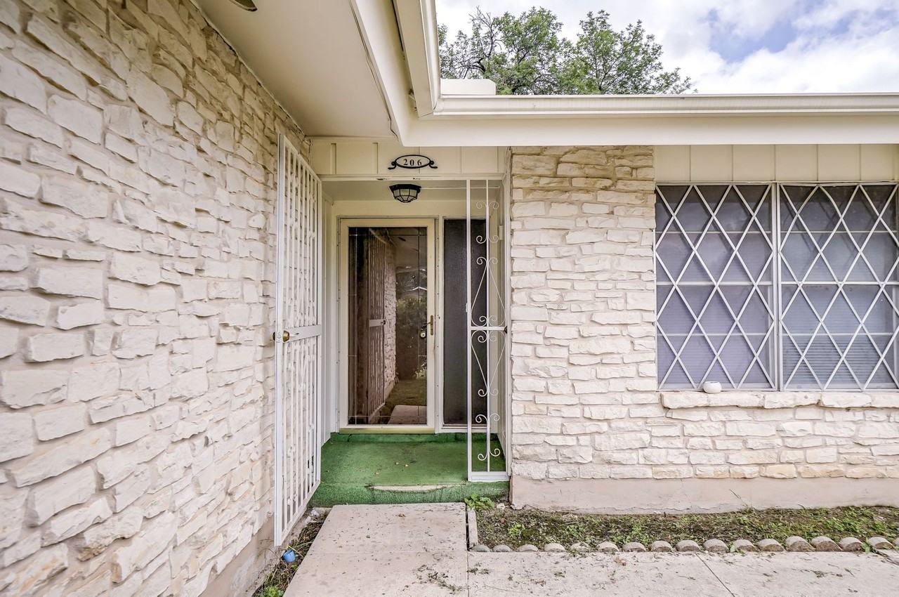 206 Meadow Path Dr - Photo 3 of 30