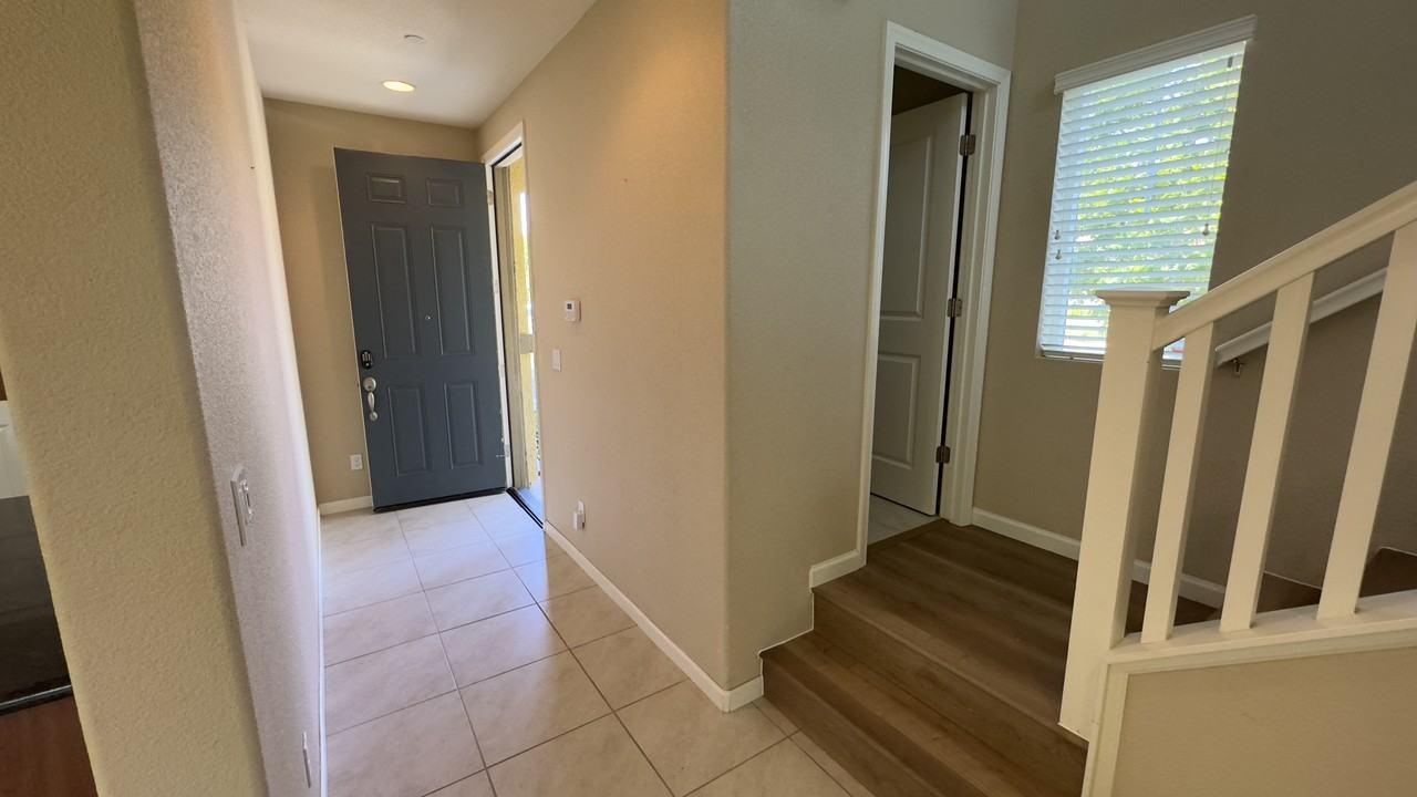 2501 Chuck Hammond Dr - Photo 4 of 33