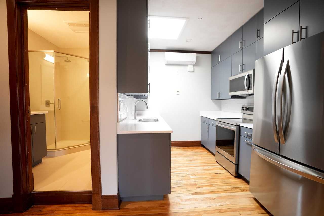 704-706 Jefferson St - Photo 2 of 9