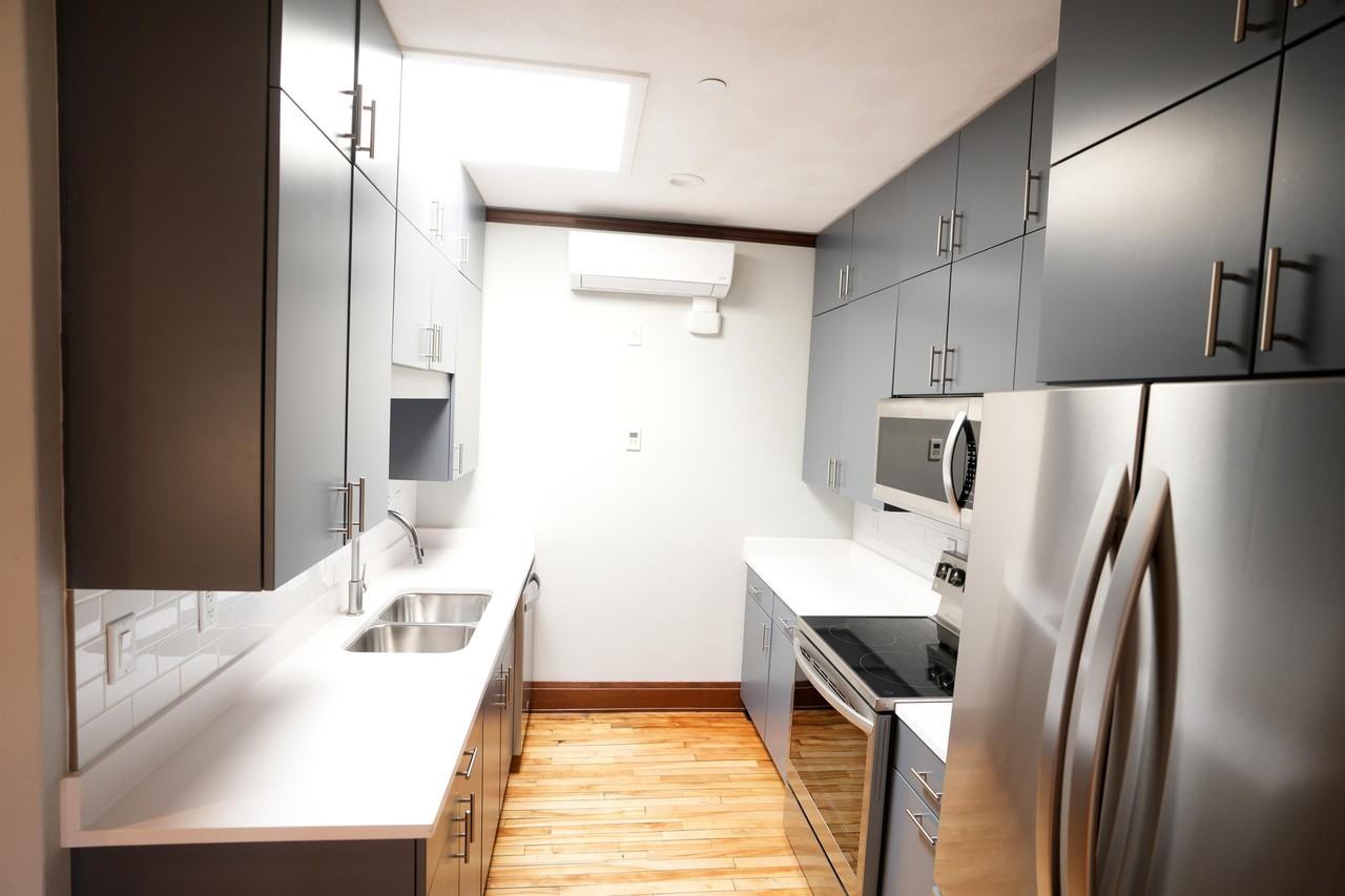 704-706 Jefferson St - Photo 3 of 9